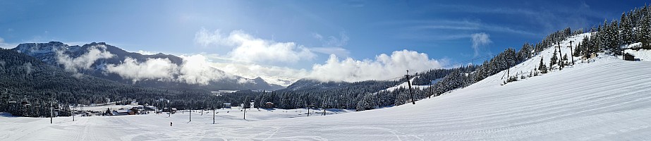 View down Holiday lift to Summit Central base
Photographer;&nbsp;Simon
2025-03-05&nbsp;09.23.51;&nbsp;Metadata time: '2025 Mar 05 09:23'
Original size:&nbsp;23,313 x 5,053; 12,613 kB;&nbsp;stitch
Filename: 2025-03-05 09.23.51 S20+ Simon - view down Holiday lift to Summit Central base_stitch.jpg