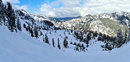 Down Upper Internationale
Photographer;&nbsp;Simon
2025-03-06&nbsp;14.19.38;&nbsp;Metadata time: '2025 Mar 06 14:19'
Original size:&nbsp;14,743 x 7,034; 11,685 kB;&nbsp;stitch
Filename: 2025-03-06 14.19.38 S20+ Simon - down Upper Internationale_stitch.jpg