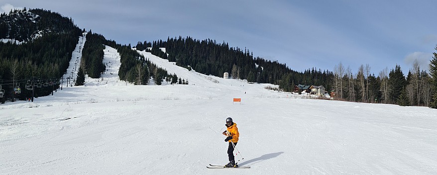 Nick at the bottom of East Peak
Photo: Simon
2025-03-07 09.33.24; '2025 Mar 07 09:33'
Original size: 13,535 x 5,429; 8,032 kB; stitch
2025-03-07 09.33.24 S20+ Simon - Nick at the bottom of East Peak_stitch.jpg