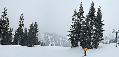 Nick at the top of Skyline Express
Photographer;&nbsp;Simon
2025-03-09&nbsp;15.41.20;&nbsp;Metadata time: '2025 Mar 09 15:41'
Original size:&nbsp;14,878 x 7,196; 9,836 kB;&nbsp;stitch
Filename: 2025-03-09 15.41.20 S20+ Simon - Nick at the top of Skyline Express_stitch.jpg