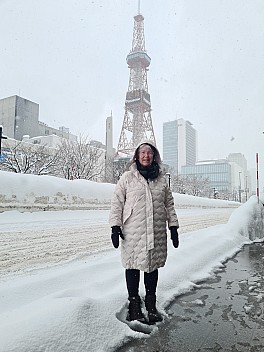 Pauline with the Sapporo TV Tower from the Sosei River
Photographer;&nbsp;Simon
2026-01-31&nbsp;12.16.51;&nbsp;Metadata time: '2026 Jan 31 16:16'
Original size:&nbsp;3,024 x 4,032; 3,169 kB
Filename: 2026-01-31 12.16.51 S20+ Simon - Pauline with the Sapporo TV Tower from the Sosei River.jpeg
