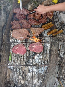 2012-12-01 19.09.25 P1040392 Simon - Morison Bush - steak on the fire.jpeg: 3000x4000, 5785k (2013 Jan 13 11:25)