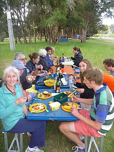 2012-12-01 19.25.36 P1040396 Simon - Morison Bush - dinner time.jpeg: 3000x4000, 5643k (2013 Jan 13 11:25)