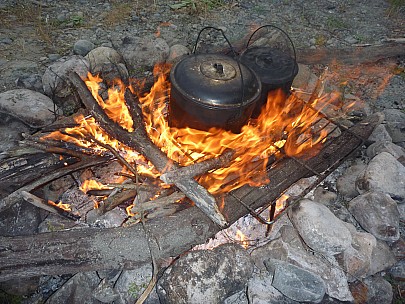 2012-12-01 19.44.31 P1040398 Simon - Morison Bush - boiling the billies.jpeg: 4000x3000, 7062k (2013 Jan 13 11:25)