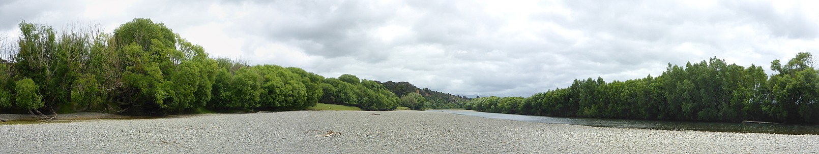 Ruamahanga River stitch cr
Photo: Simon
2017-11-18 13.12.42; '2017 Nov 18 13:12'
Original size: 10,355 x 1,955; 17,294 kB; {i:2;}
2017-11-18 13.12.42 Panorama Simon - Ruamahanga River_stitch_cr.jpg