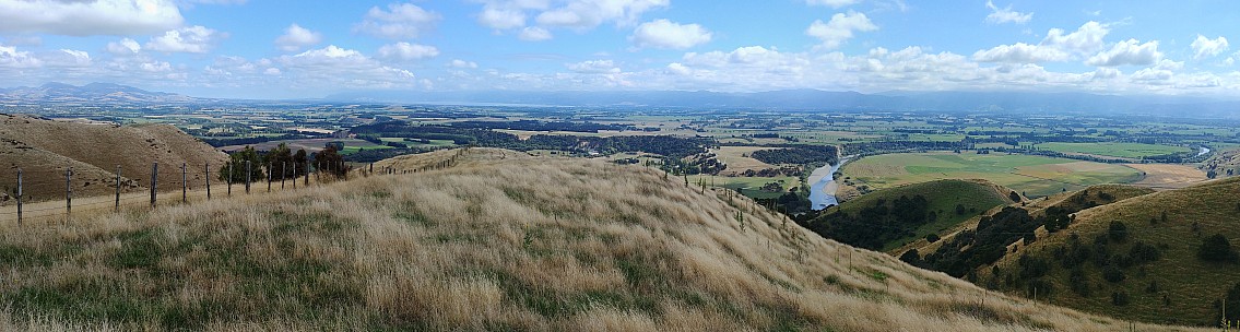View from Morison Hill
Photo: Simon
2019-03-23 13.37.19; '2019 Mar 23 13:37'
Original size: 9,379 x 2,513; 6,492 kB; stitch
2019-03-23 13.37.19 S20+ Simon - view from Morison Hill_stitch.jpg