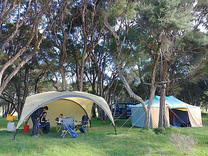 New dome shelter and tents
Photo: Simon
2022-03-26 11.34.32; '2022 Mar 26 11:34'
Original size: 4,160 x 3,120; 9,305 kB
2022-03-26 11.34.32 LG6 Simon - New dome shelter and tents.jpeg