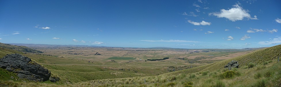 2015-01-01 13.54.00 Panorama Simon - Old Dunstan Road_stitch.jpg: 8795x2738, 3558k (2015 Jan 17 08:51)