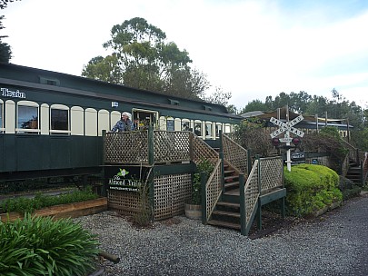 2014-07-09 15.24.36 P1000721 Simon - Anne at the Almond Train.jpeg: 4000x3000, 6244k (2014 Aug 09 09:10)