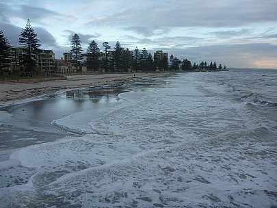 2014-07-11 16.45.44 P1000797 Simon - Glenelg Beach.jpeg: 4000x3000, 5588k (2014 Aug 09 16:49)