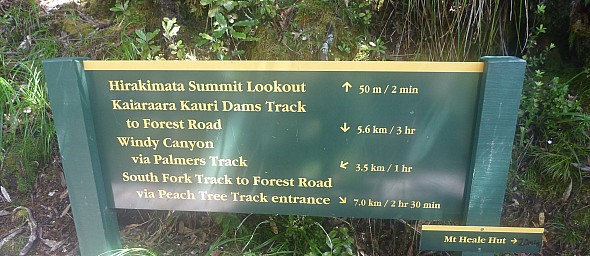 Sign
Photographer;&nbsp;Simon
2012-12-29&nbsp;14.59.42;&nbsp;Metadata time: '2012 Dec 29 14:59'
Original size:&nbsp;4,000 x 1,736; 3,381 kB;&nbsp;cr
Filename: 2012-12-29 14.59.42 P1040500 Simon - sign_cr.jpg