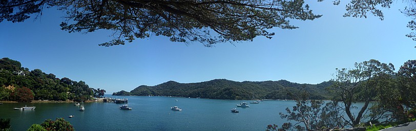 Whangaparapara Harbour
Photographer;&nbsp;Simon
2013-01-01&nbsp;15.38.30;&nbsp;Metadata time: '2013 Jan 01 15:38'
Original size:&nbsp;9,006 x 2,839; 3,100 kB;&nbsp;stitch
Filename: 2013-01-01 15.38.30 P1040592 Simon - Whangaparapara Harbour_stitch.jpg