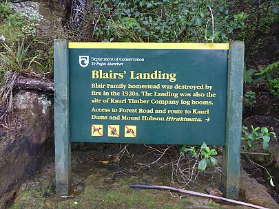 2012-12-30 15.43.17 P1040512 Simon - Blairs landing sign.jpeg: 4000x3000, 6823k (2012 Dec 30 15:43)