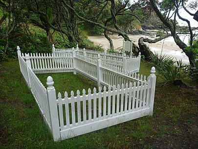 2012-12-30 16.55.50 P1040518 Simon - Whangapoua SS Wairarapa graves.jpeg: 4000x3000, 7064k (2012 Dec 30 16:55)