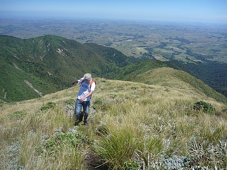 2013-01-26 12.54.14 P1040644 Simon - looking back down spur Patrick.jpeg: 4000x3000, 7107k (2020 Apr 07 06:49)