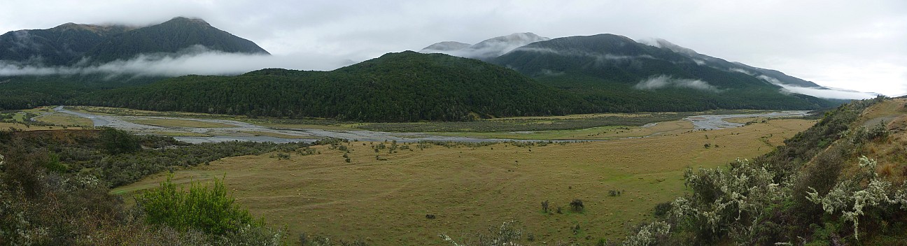 Hope River
Photo: Simon
2013-04-21 10.43.48; '2013 Apr 21 10:43'
Original size: 9,817 x 2,666; 3,231 kB; stitch
2013-04-21 10.43.48 P1050005 Simon - Hope River_stitch.jpg