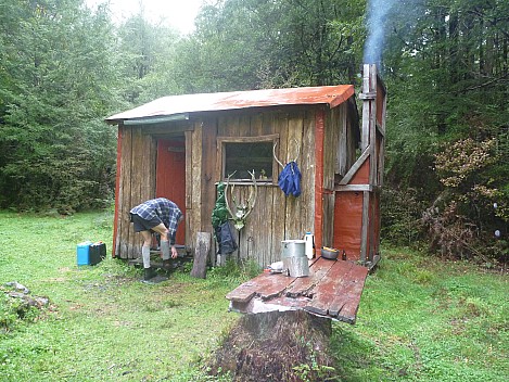 Slaty Creek hut
Photo: Simon
2013-04-23 15.03.58; '2013 Apr 23 15:03'
Original size: 4,000 x 3,000; 7,011 kB