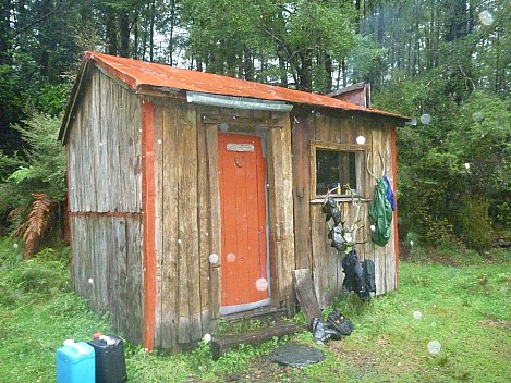 Slaty Creek Hut
Photo: Simon
2013-04-23 16.36.44; '2013 Apr 23 16:36'
Original size: 4,000 x 3,000; 5,278 kB