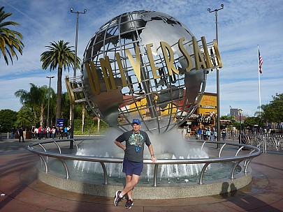 2014-01-19 09.33.33 P1000082 Simon - Jim outside Universal Studios.jpeg: 4000x3000, 6442k (2014 Jan 20 05:33)