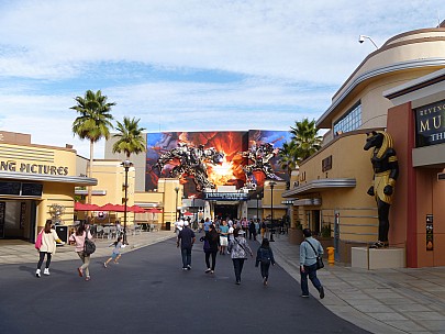 2014-01-19 09.50.54 P1000427 Jim - LA Universal Studios bottom area.jpeg: 4320x3240, 4728k (2014 Jan 20 17:16)