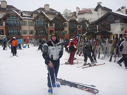 2014-01-27 15.58.54 P1000206 Simon - Jim at Lionshead Vail Square.jpeg: 4000x3000, 5289k (2014 Jan 28 11:58)