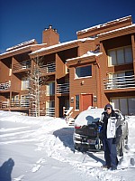 2014-01-28 08.55.08 P1000210 Simon - Condo 315, Jim, and car.jpeg: 3000x4000, 4744k (2014 Jan 29 04:55)