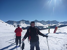 2014-01-28 11.22.59 P1000213 Simon - at top of Siera, back bowls behind.jpeg: 4000x3000, 4937k (2014 Jan 29 07:22)