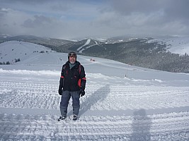 2014-02-04 10.19.17 P1000353 Simon - under Wapiti Peak.jpeg: 4000x3000, 4630k (2014 Feb 05 06:19)