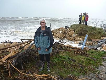 2014-04-18 10.59.28 P1000499 Simon - Anne at Collingwood.jpeg: 4000x3000, 6595k (2014 May 07 19:57)