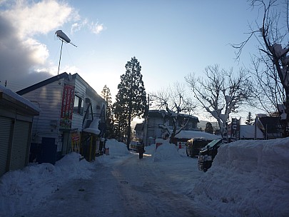 2015-02-16 07.16.38 P1010601 Simon - Hakuba Happo Gondola Street Hokujo.jpeg: 4000x3000, 5400k (2015 Jun 14 16:10)