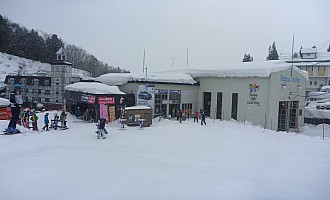 Jim and Happo-one Gondola
Photographer;&nbsp;Simon
2015-02-17&nbsp;08.53.00;&nbsp;Metadata time: '2015 Feb 17 08:53'
Original size:&nbsp;4,863 x 2,943; 1,993 kB;&nbsp;stitch
Filename: 2015-02-17 08.53.00 Panorama Simon - Jim and Happo-one Gondola_stitch.jpg