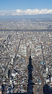 2015-02-19 14.32.09 Jim - Skytree shadow.jpeg: 2976x5312, 7594k (2015 Jun 28 11:12)