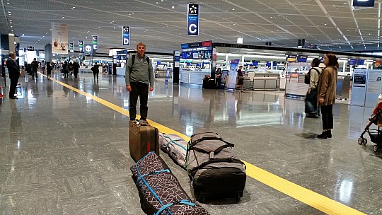 2015-02-20 16.13.59 Jim - Narita - and not a lot of energy left.jpeg: 5312x2988, 4544k (2015 Aug 13 20:35)