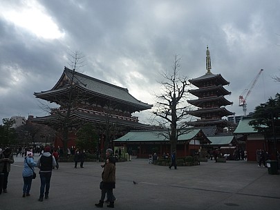 2015-02-07 14.13.30 P1010293 Simon - temple and buildings.jpeg: 4000x3000, 4832k (2015 Feb 07 18:13)