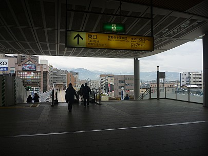 2015-02-08 12.03.42 P1010334 Simon - view of snowy hills from Nagano station.jpeg: 4000x3000, 4877k (2015 Feb 08 16:03)