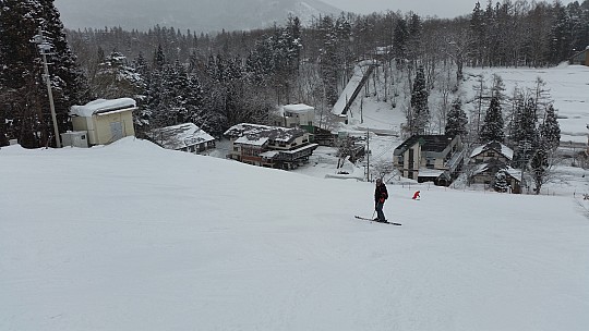 2015-02-09 13.51.23 Jim - Happo One - Alupu lodge from Shirakaba.jpeg: 5312x2988, 5257k (2015 Feb 21 21:29)