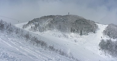 View to top from Hikage lift
Photographer;&nbsp;Simon
2015-02-10&nbsp;12.15.00;&nbsp;Metadata time: '2015 Feb 10 12:15'
Original size:&nbsp;5,479 x 2,854; 2,531 kB;&nbsp;stitch
Filename: 2015-02-10 12.15.00 Panorama Simon - view to top from Hikage lift_stitch.jpg
