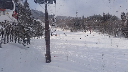 2015-02-10 15.20.06 Jim - Iwatake - riding Gondola.jpeg: 5312x2988, 4792k (2015 Feb 21 21:26)