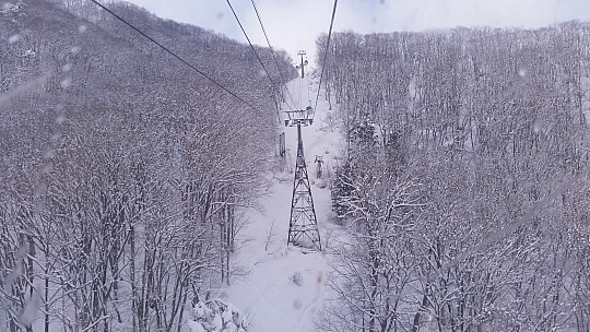 2015-02-10 15.22.06 Jim - Iwatake - riding Gondola.jpeg: 5312x2988, 7881k (2015 Feb 21 21:26)