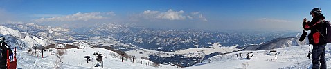 2015-02-11 13.49.00 Jim - Goryu - panorama from top of Alps 1st Chair stitch.jpg: 4856x1016, 1048k (2015 Jun 03 20:05)