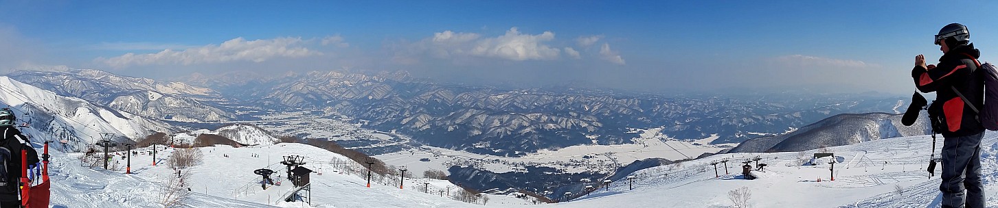 2015-02-11 13.49.00 Jim - Goryu - panorama from top of Alps 1st Chair stitch.jpg: 4856x1016, 1048k (2015 Jun 03 20:05)