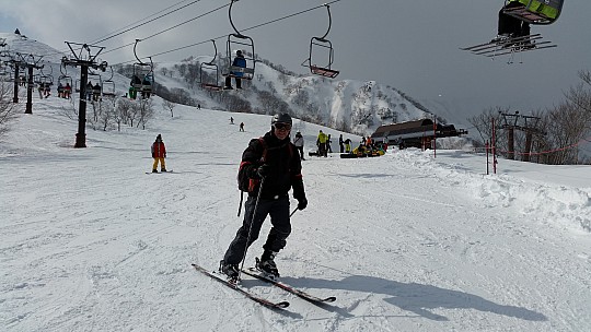 2015-02-11 11.51.03 Jim - Hakuba 47 - Simon skiing under Alps 4th Chair.jpeg: 5312x2988, 5170k (2015 Jun 03 20:04)