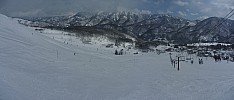 2015-02-14 12.36.00 Panorama Simon - Satomi slope_stitch.jpg: 6703x2865, 2699k (2015 Jun 11 18:59)