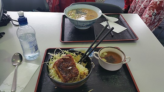 2015-02-14 13.52.56 Jim - Norikura Skifield meals.jpeg: 5312x2988, 4008k (2015 Jun 11 19:00)