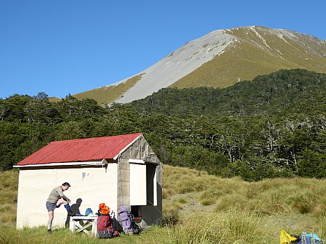 2016-01-06 08.56.33 P1000126 Brian - Simon outside Maitland hut.jpeg: 4000x3000, 4472k (2016 Feb 14 18:26)