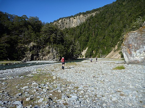 2016-01-09 08.55.42 P1040165 Philip - heading downstream.jpeg: 2560x1920, 2792k (2016 Jan 09 08:55)