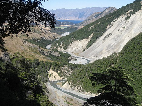 2016-01-09 10.11.38 IMG_2414 Bruce - view down Dingle Burn to Lake Hawea.jpeg: 2816x2112, 874k (2016 Jan 12 21:18)