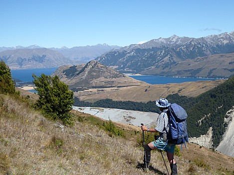 2016-01-09 11.38.10 P1000164 Brian - Philip viewing Lake Hawea.jpeg: 4000x3000, 4739k (2016 Jan 09 11:38)