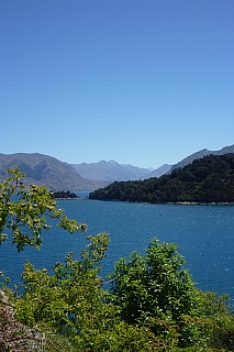 2016-01-10 14.55.02 P1040192 Philip - view across lake to Aspiring.jpeg: 2880x4320, 4027k (2016 Jan 10 14:55)