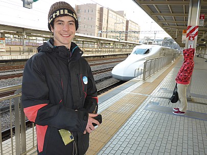 2016-03-02 16.38.43 P1000839 Simon - Adrian at Odawara station.jpeg: 4608x3456, 6341k (2016 Mar 02 16:38)